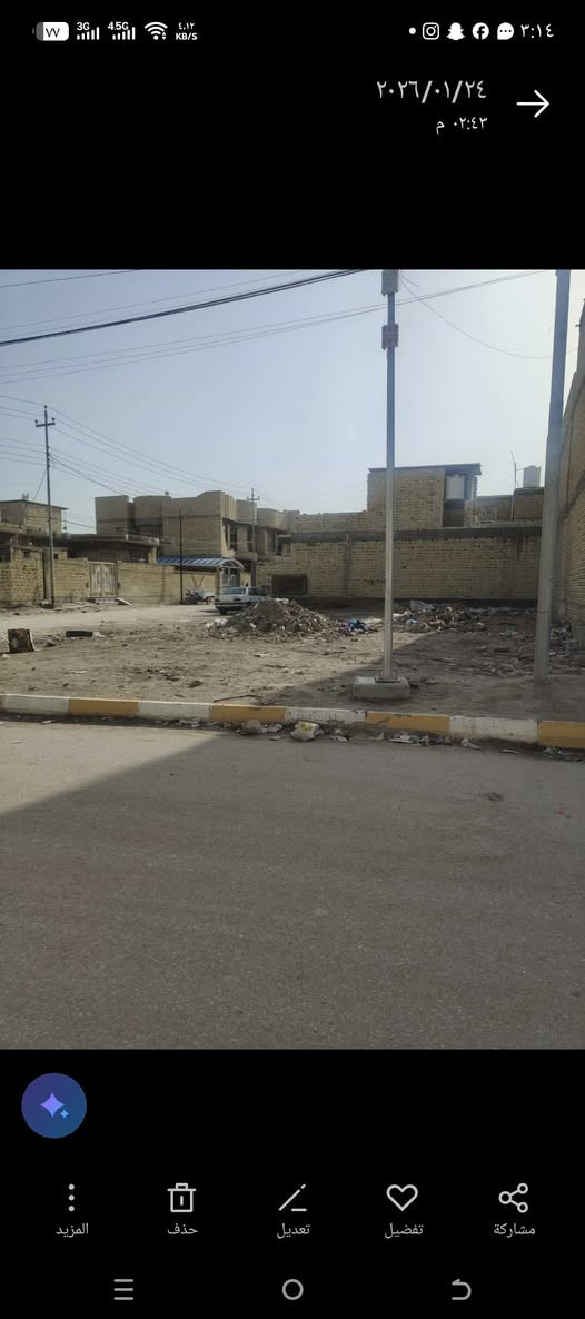 سلام عليكم قطعه للبيع  الناصريه (حي الخضراء) ركن على شارعين مساحتها 157 جميع الخدمات متوفره ماء وكهرباء تبليط رقم الهاتف ***********
