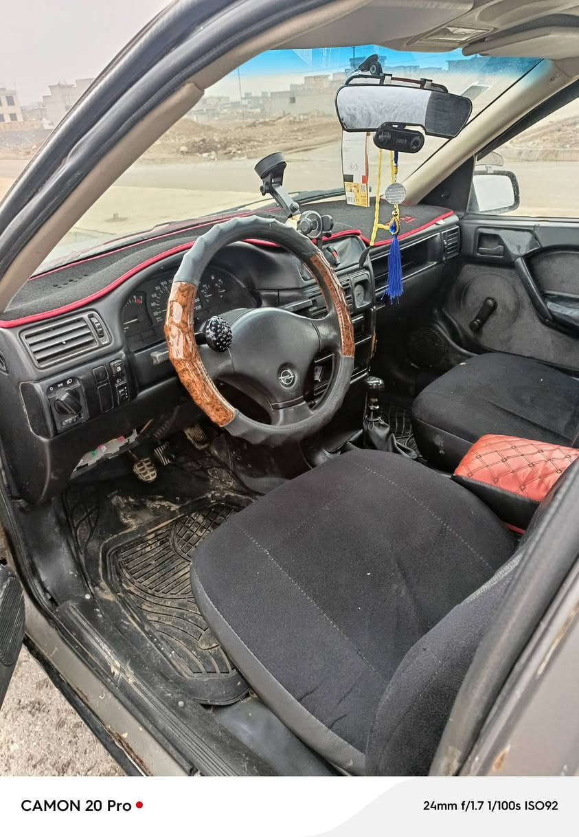 سلام عليكم فكترا موديل92 شرط محرك وكير وايرمنيه كلها شقاله سنويه 2030شرط التحويل 
سياره نضيفه ولباقي اتصال***********
