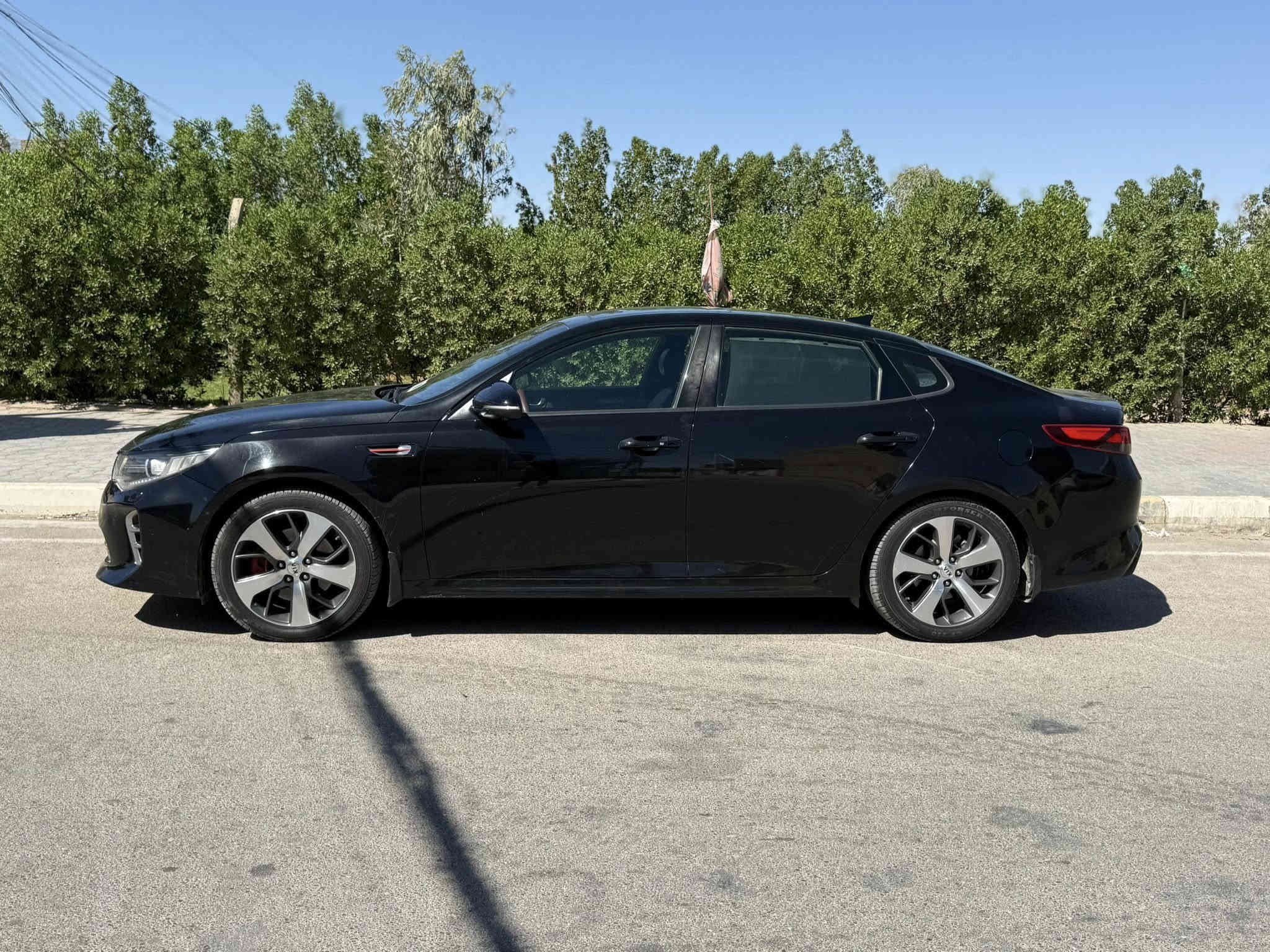 سلام عليكم  ✨🤍
كيا اوبتما 2016  جيتي لاين
فول مواصفات 1/1خليجي بيه جاملغ امامي صبغ❤️‍🔥
ماشيه 93الف حقيقي
مكينة 2400
_____________
المواصفات...  
تبريد قطعتين منفصل
بانوراما 3حركات 
الستيرن شكل رياضي sport 
3 انظمة سبورت للقيادة
 تدفئة ستيرن هيتر 
شفتات ستيرن
للتحكم ستيرن 4جهات
4 كامرات مع GPS
جلد قرميدي اصلي تطريز
كشنات كهرباء السابق والصدر
تخزين 2 وضعية ميموري كشن 
تدفئة وتبريد كشنات امامي
تدفئة كشنات خلفي 
حساس أمامي خلفي
كشنات جلد لون ماروني
ارضية جلد اون ماروني من المنشأ
زراك لايت
لد امام خلفي ليزر
لايت زينون ناصي و عالي متحرك مع حركة الستيرن واظهار النقطة العمياء
الرادار جاني تنبيه عند اقتراب سيارة من الخلف والجوانب 
ايرباك عدد 8
3انظمة قيادة ايكو سبورت اعتيادي 
في نظام ABS بريك
مانع انزلاق 
نظام AUTO HOLD نزول منحدرات
بصمات عدد 3 مع الصندوق
الصندوق نظام ذكي فتح الجنطة عند الاقتراب من السيارة 
شاشة 8انج لمس notification 
بوصلة تحديد القبلة والخرائط وتحديد الموقع والملاحة
السماعات عدد 10
لابلوتوث مع حساس الصوت اذا كان مرتفع عند الكلام ينخفض لنظام الصوت سستم harman/kardon مع سبوفر مضخم صوت عدد 2 
هاند بريك بصمة كهرباء
بردات خلفية اصلي  
نظام شحن الهاتف لاسلكي 
ضوء ابيض داخلي
مري كهرباء شفط قلابة مع ضوء إشارة
الماسحات حساس تعمل عند الأمطار 
رقم بغداد الجديد بإسمي تحويل مباشر
السعر 155وبيه مجال
للاستفسار الاتصال ع الرقم *********** او ***********
