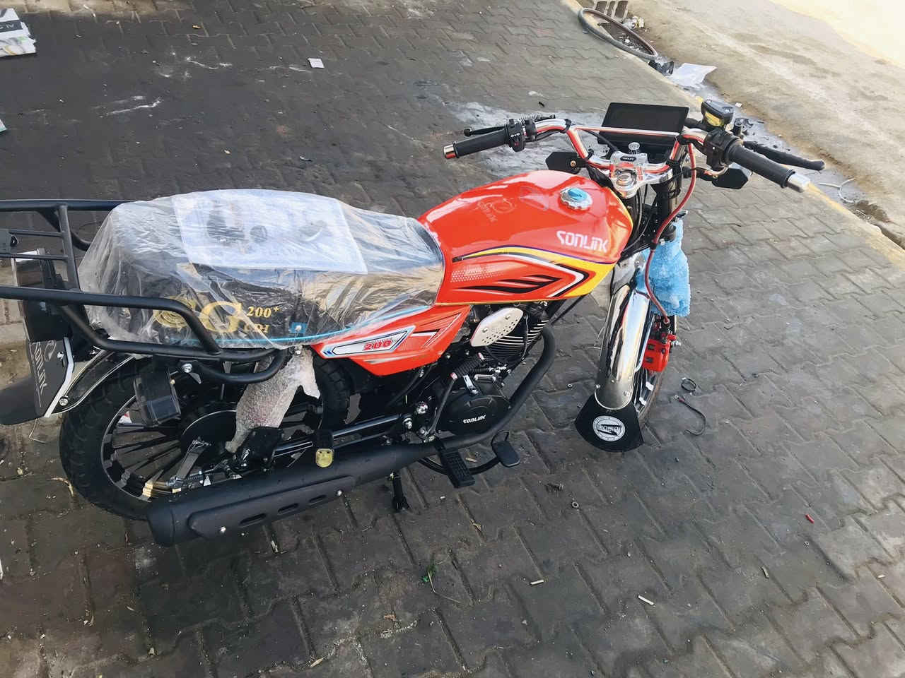 سلام عليكم شباب دراجه بل جيس صفر كيلو متر  تجي دير بانزين بيدك محتاج وريد ابيع ٩٥٠ بيه مجال قليل كلش.  ***********
