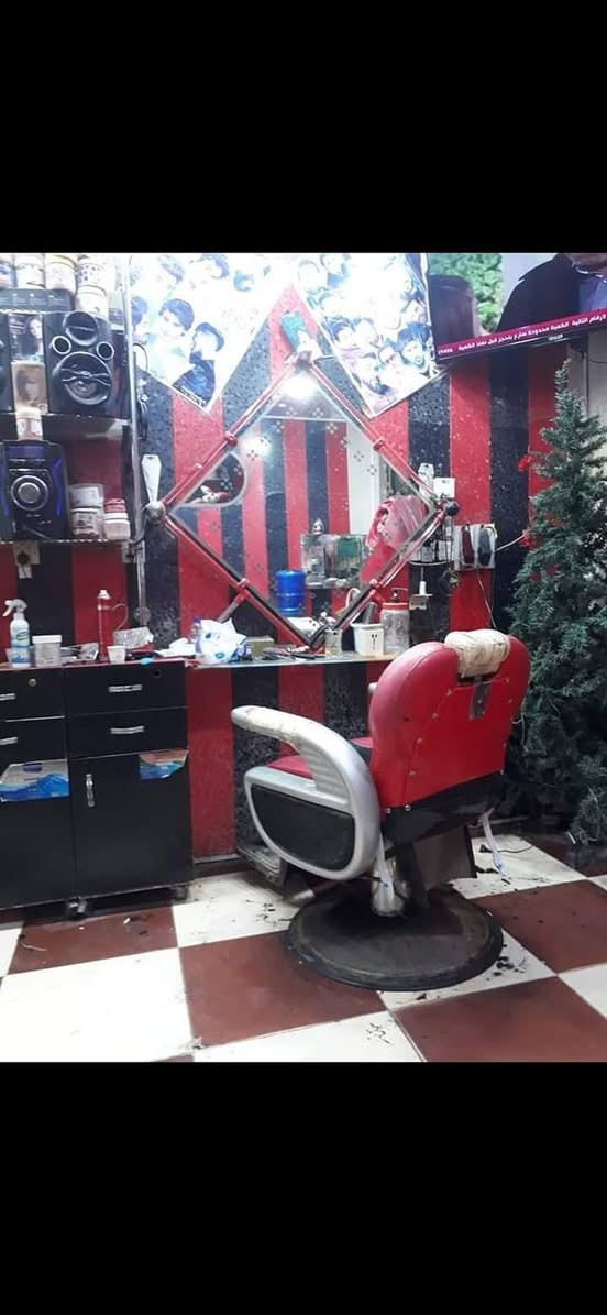 كرسي حلاقه (1) مرايات(2) اماميات  +خلفيات (2)+
  رف تعليك. ***********
