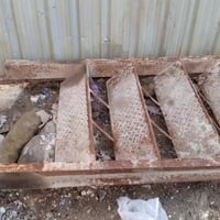 اخوان عندي هاذا الدرج 13بايه والعرض مالته متر الي يحب يخابرني على هاذا...