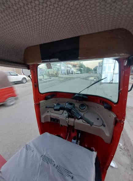 سلام عليكم 
تكتك موديل 2019 /1 /29
مكينه لاتنقيص 
ولا تبخير 
تخم تاير 
مصبوغه عام جماليه 
رقم وسنويه نكليزي بغداد
تحويل ثاني يوم 
العنوان بلديات المعسكر 
السعر 4950 وبيه مجال للطيبين 
رقم الهاتف (***********)
