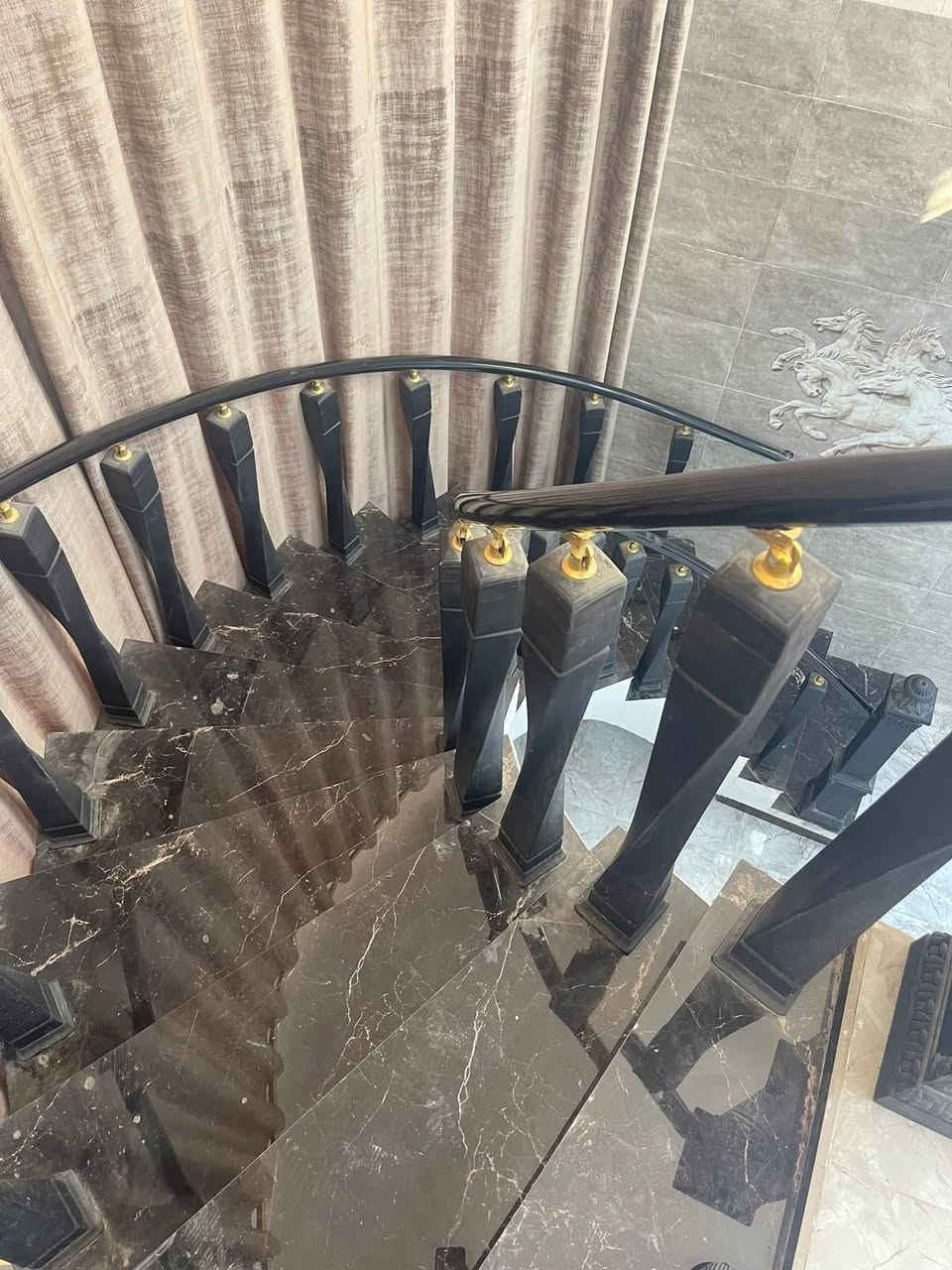 السلام عليكم مكتب عقارات الشمس  مقابيل المستشفى التركي !!!
                         بإدارة ((أحمد الگريطي))
                    
    ☎️***********
                        ☎️***********

 
🏠مشتمل للإيجار مساحه ١٤٠م بناء حديث يحتوي على غرفه وصاله وكليدور ومطبخ ومجمع صحيات وطارمه

⁦^⁠_⁠_⁠_⁠_⁠_⁠_⁠_⁠_⁠_⁠^⁩⁦(⁠✯⁠ᴗ⁠✯⁠)⁩⁦(⁠✯⁠ᴗ⁠✯⁠)⁩⁦^⁠_⁠_⁠_⁠_⁠_⁠_⁠_⁠_⁠_⁠^⁩

🌏الموقع شارع 100 قرب محطه غسل لوبكس

⁦^⁠_⁠_⁠_⁠_⁠_⁠_⁠_⁠_⁠_⁠^⁩⁦(⁠✯⁠ᴗ⁠✯⁠)⁩⁦(⁠✯⁠ᴗ⁠✯⁠)⁩⁦^⁠_⁠_⁠_⁠_⁠_⁠_⁠_⁠_⁠_⁠^⁩

💰💸قيمه الايجار 325

‭
