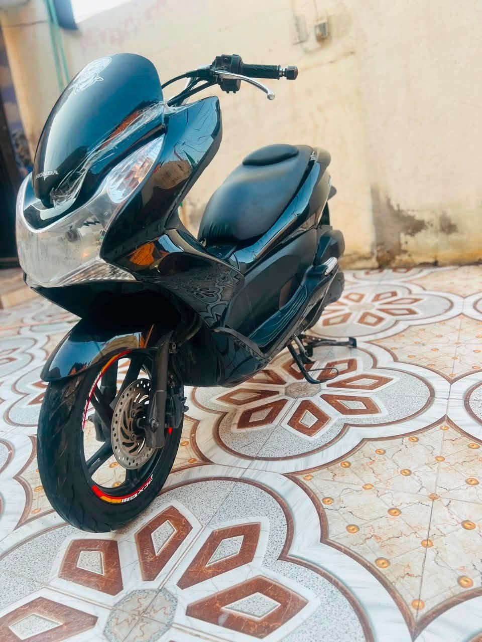 السلام عليكم pcx جيل اول لبيع مفتوحه مرا وحده ودراجه خير من الله ونضيفه مكينه ١٥٠ حساس ازدحام واستاند يشتغلن مع ثنينهن السعر مليون ١٠٠ للاستفسار ***********مكاني كوت
