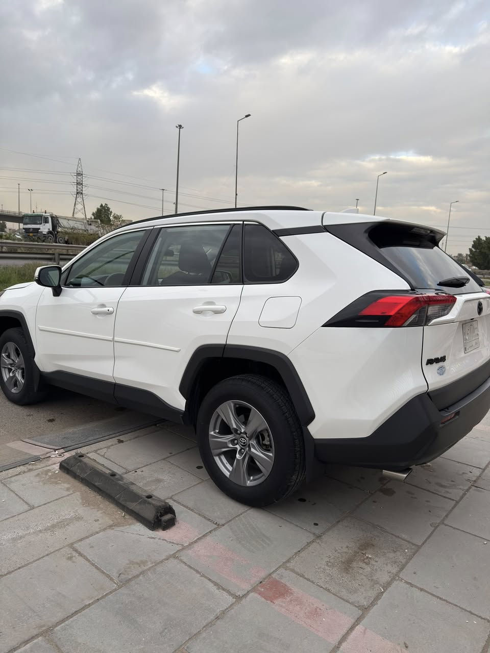 للبيع راف xle ابيض وارد كندي ياباني اصلي موديل 2022
/السعر :-  239$.   للاتصال ***********
1-بصمه
2- فتحه 
3- كشنات تدفئه 
4- كشن السايق كهرباء 
5- كاميرا خلفيه دواره 
6- صندوق كهرباء 
7- رادر 
8 - نقطه عمياء
9- اوتو ستوب 
10- اوتو هولد 
11- هاند بريك بصمه 
12 - لايتات LED
13- حساسات خلفيه
14- اشاير بالمري 
السياره مبدل بيها بنيد فقط 
ماشيه 33
