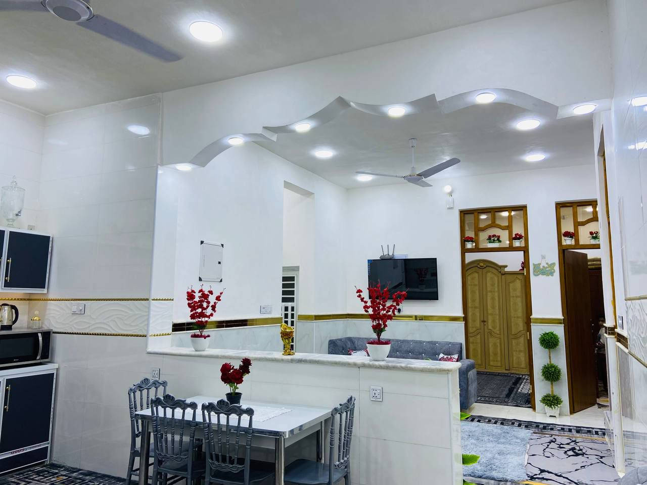 🪬اللهم صل على محمد وآل محمد 🪬

دار للبيع في محافضه ميسان 

منطقة حجي حسن الثانيه نهاية السايدين لجدد بدايه لمدخه مال حجي حسن 

 (لمساح150 متر) مقابيل مركز الكفل للعقار 
لدار طابق ونصف يحتوي علا غرفتين نوم وصاله واستقبال 
ومطبخ حار وبارد  وحمام ومنور وصاله فوق مبنيا بالكامل
للاستفسار : [***********] واتساب
