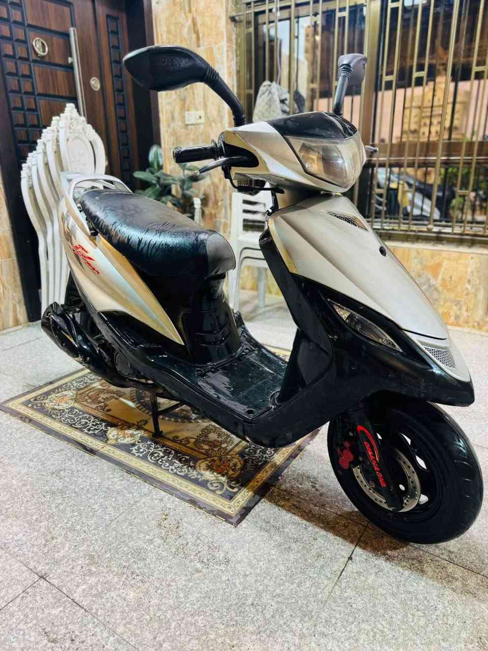 السلام عليكم للبيع دراجة ماكس  140  دراجة حلوه ونضيفة عليها صيانه كاملة   
العنوان بغداد الاعضمية 
***********
