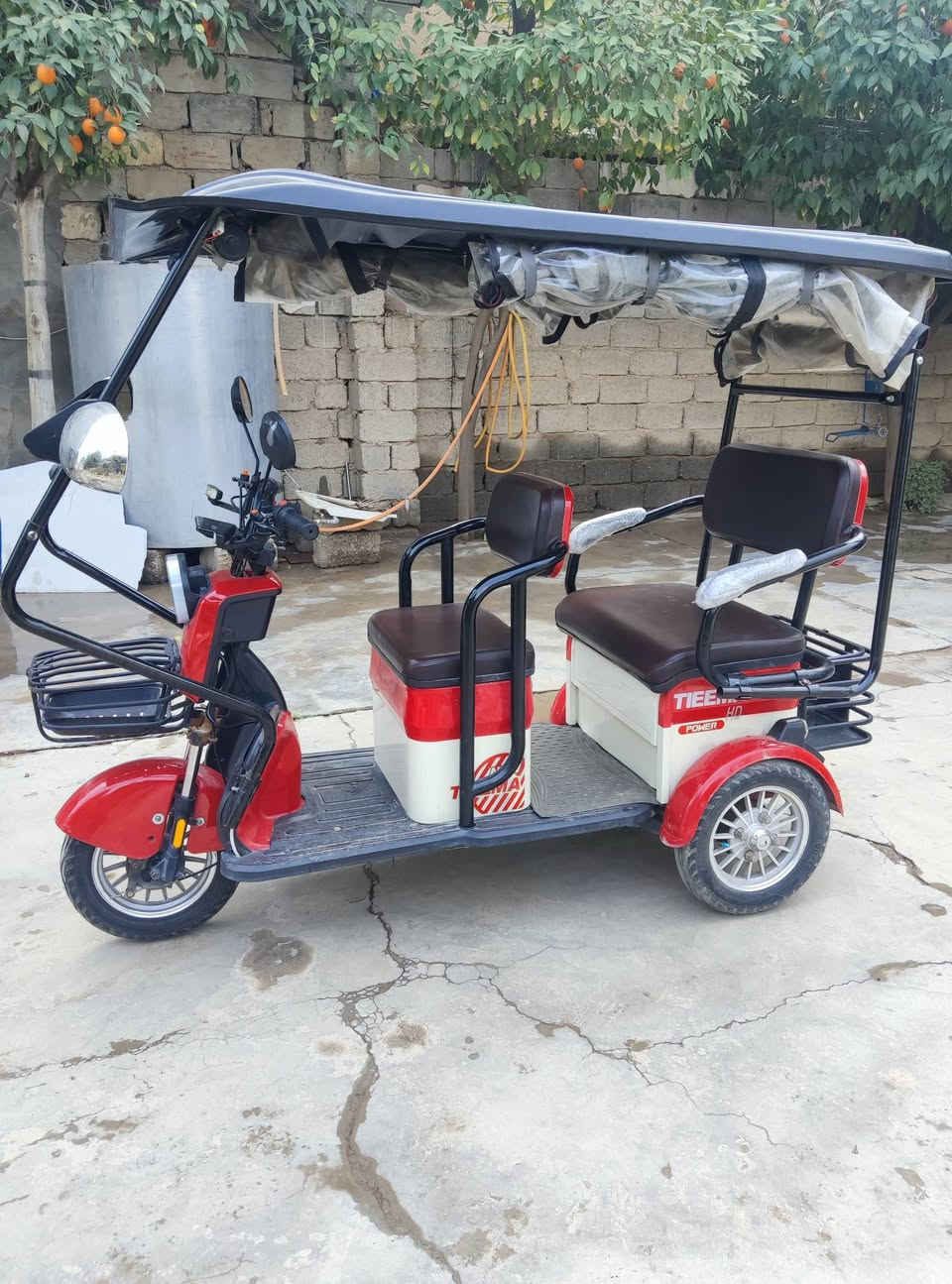 تكتك شحن موديل 2025فول مواصفات كهربائيات كلها شغالة مناقصها شي سعر مليون وببها مجال قليل رقم الهاتف ***********
