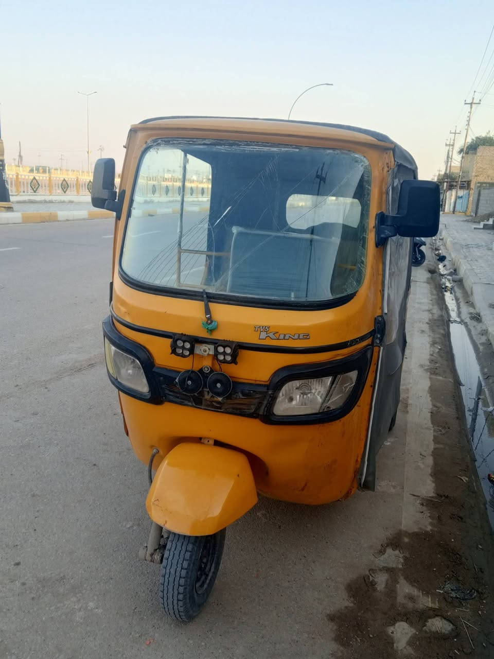 سلام عليكم تكتك 20لبيع نضيفه تخبل مكينه ناعمه سعر 3ونص وبيها مجال استفسار ***********
