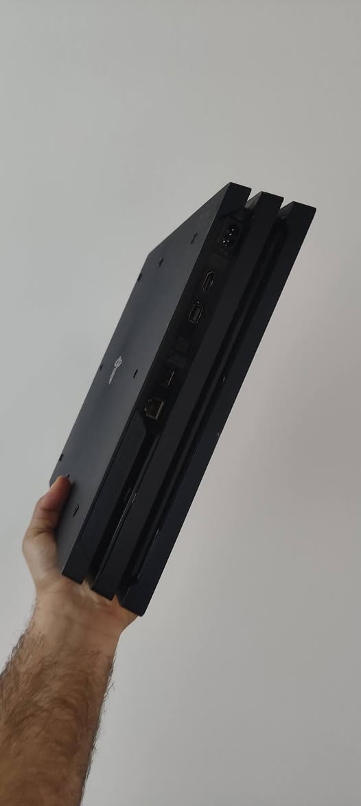 📢 للبيع بلاي ستيشن 4 برو (PlayStation 4 Pro)
الجهاز نظيف جداً وما بي أي خلل، بلادي ممفتوح .
ذاكرة 1 تيرا
جويستك عدد 2 اصليات وقرص 
الجهاز نظيف واستعمال شخصي
💰 السعر: 300 ألف  العنوان بعقوبه التحرير


**إذا كنت صاحب هذا الإعلان وتريد حذفه لأي سبب، رجاءا أرسل رسالة إلى الدعم الفني**