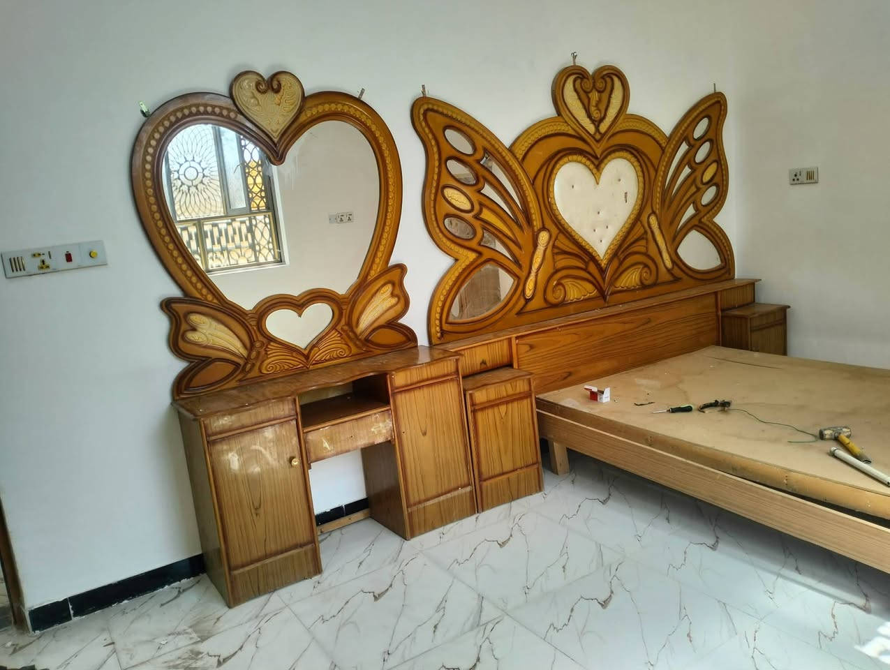 غرفه خشاب البيع نضيفه كمافي الصوره الاستفسار *********** واتساب
