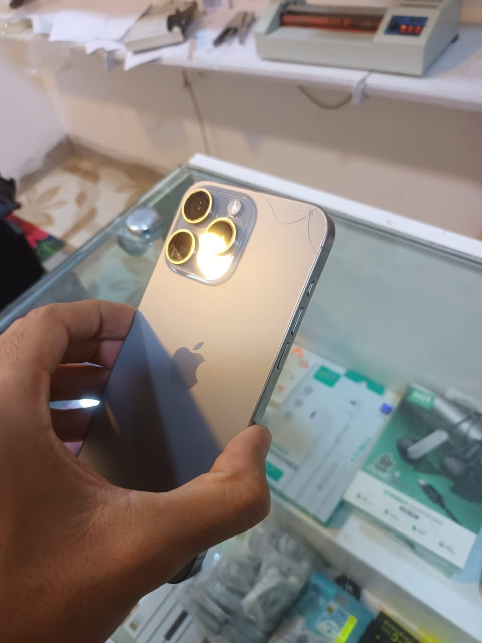 آيفون iPhone 15 Pro Max
مفتوح تخطي مبدل شاشه اصلي شرط تلث خيارات
بطاريه 83ابلادي 
كسر خفيف بل ظهر الضهر ابالادي 
شاشه مبدل اصلي تلث خيارات 
وبي خط بصيط بل شاشه مثل ما موضح بل فيديو 
السعر ٦٠٠ 
رقمي ***********
