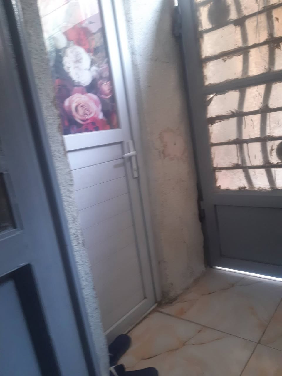 السلام عليكم بيت للبيع 50 مترطابقين كربلاء جاير عكد حجاب 90 مليون مع الاثاث ومجال بصيط في سعر***********
