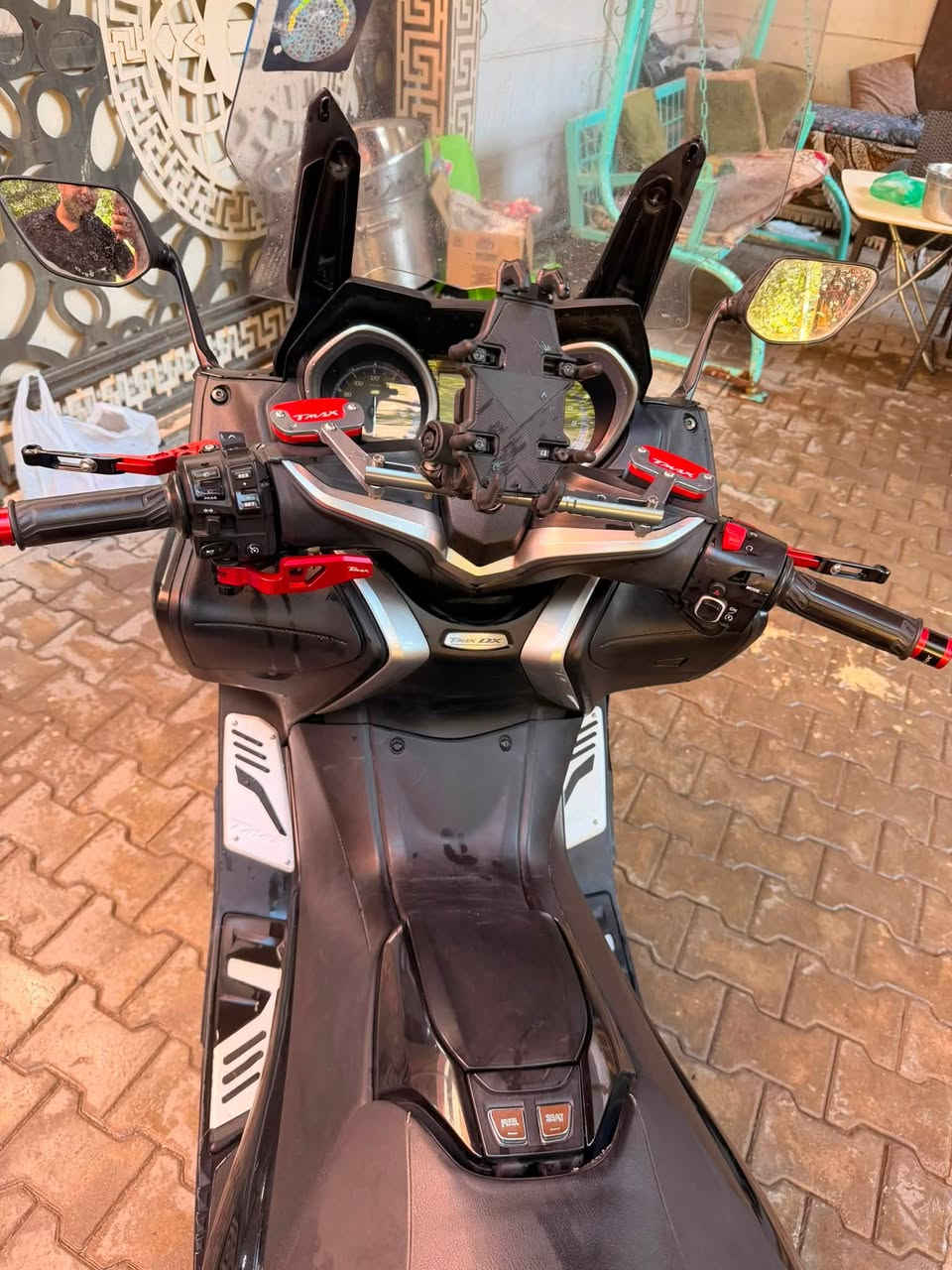 ️ للبيع Yamaha TMAX DX موديل 2018 🏍️

* فئة DX (فل مواصفات)
* ممشى 25 ألف كم فقط
* الدراجة نظيفة جداً وما تحتاج أي مصروف
* مزودة تزويد احترافي لآخر حبة
* جميع ملحقات Malossi الأصلية موجودة (كلج  مالوسي وجميع الإكسسوارات)
* نازلة من معرض كلشي وكلاشي فول مواصفات
* جاهزة للفحص بأي مكان،.

📞 للاستفسار أو التواصل واتساب/اتصال على الرقم: (***********
