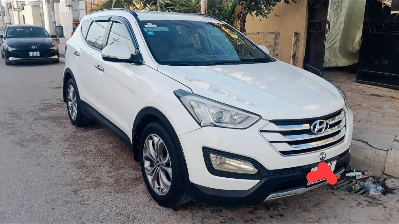 السلام عليكم سيارة سنتافي ٢٠١٥خليجي فول من عدة التنتة بيهة بس جاملغ مصبوغ الامامي بدون ضرر محرك٦ ستندر رقمها بصرة تحويل ثاني يوم حدادية فول تخم تاير كير ومحرك الرقم ***********
