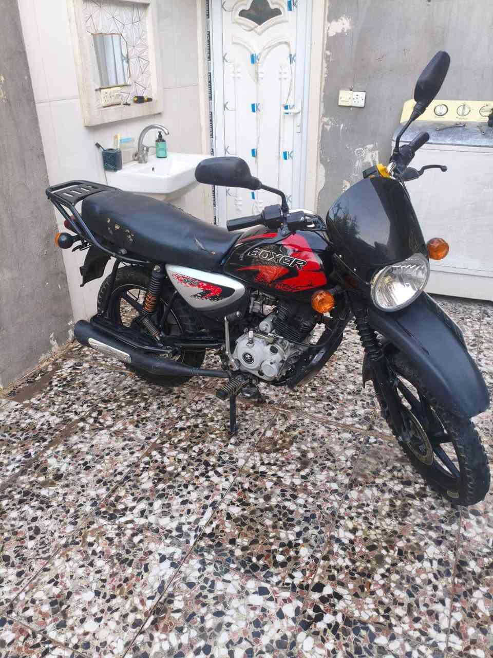 سلام عليكم  بوكسر 23 نازه مسجل 22 مكفوله دراجه خير من الله و مرقمه+ زنون  رايده 2200 وبيه مجال حك جيه مكاني بغداد للاستفسار الاتصال ***********
