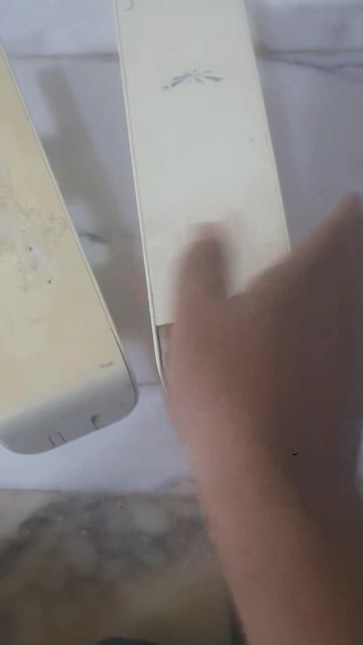 عندي ذني m2 اثنين نضيفات وشغالات سعرهن ٦٠ اليريدهن يتصل ***********
