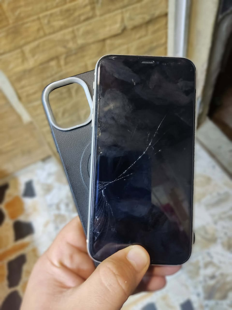 ايفون 11عادي جهاز بلادي 
فقط مبد كونكتر لمس 
 وبي فطر بل شاش بطاريه 76ذاكر ١٢٨ للبيع او مراوس  
المكان الرمادي خمسه كيلو ***********
