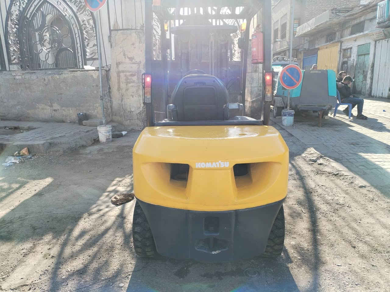 السلام عليكم للبيع رافعه كوماتسو ٣ حركات ٣ سلايت
منفيس كاتي جاهزه للعمل ***********
