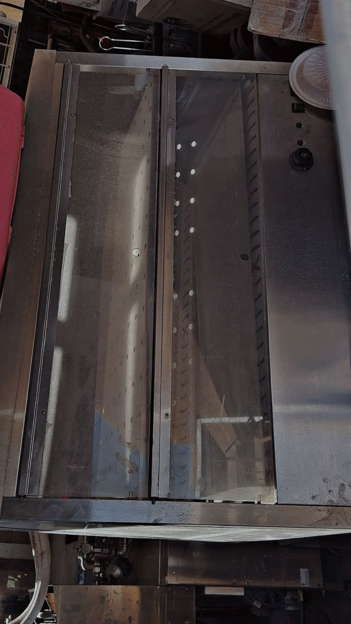 كرل ستيل 3 عيون
قلايه 3 مدافع
جدر كنتاكي ابو شاشه وفلتر
ميز ستيل عدد 2
براد مقبلات 
ثلاجه نص تجميد ونص تبريد
ميز قرمشه كنتاكي 
عجانه 10 كيلو 
بيع شلع الي يريدهم شلع يتصل
***********
