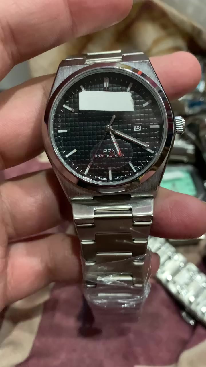 ساعات محترمه شباب
جوة سوك. 
اكو بيهن مكينة ماطور 
ضهر كشف
