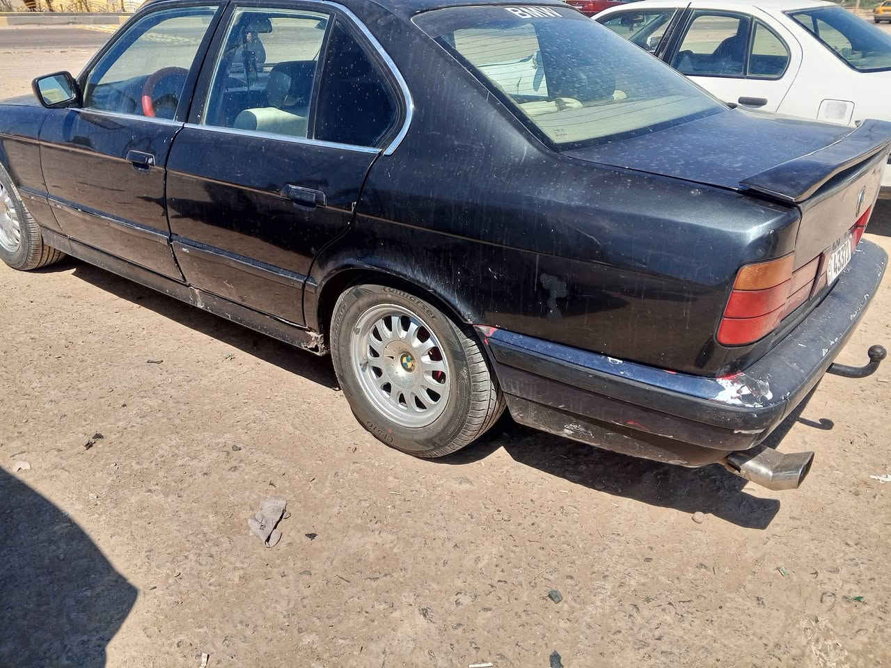 سلام عليكم للبيع بي ام موديل 90 حجم 500 كير عادي مكينه جديده تبريد ثلج تخم تاير صدر رقم ديالى ستويه ورقم جدجد تحويل ثاني يوم مكان السياره واسط العزيزيه معروضه ب 32وبيه مجال ***********
