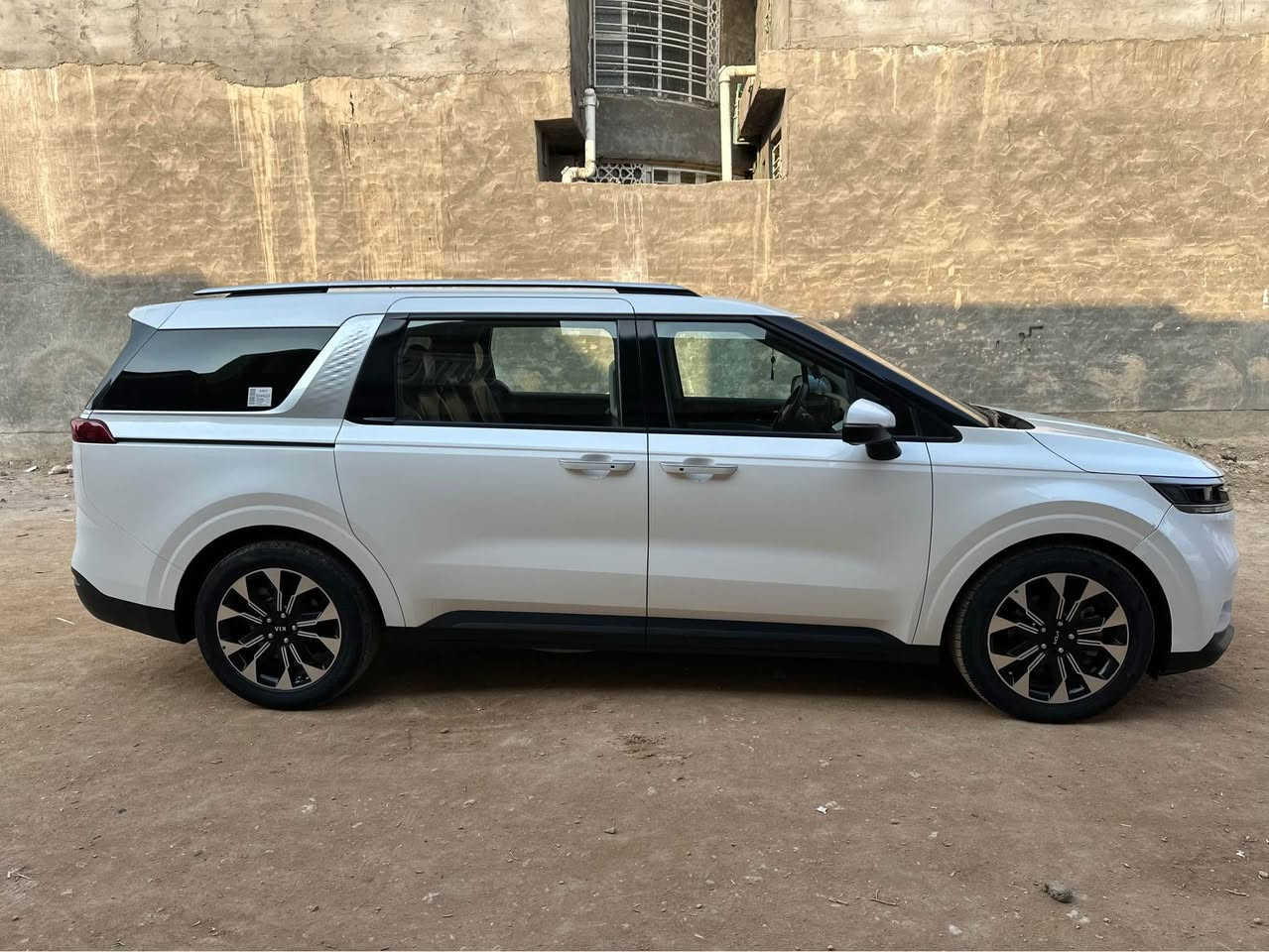 السلام عليكم 
بيع فقط بدون مراوس
كرنفال 2022 
رقم بغداد دولي باسمي سنويه لسنة 29
مكينه 3500  
8 راكب
داخل اسود وبيجي
تبريد 3 قطع 
حادثهه جاملغ جهة السايق فقط والباقي كفاله عامه 
كير مكينه حداديه كفاله
ماشيه 54 
بيبان كهرباء 
تدفئة بالكشنات 
اوتو هولد
3 مودات قياده 
سياره جديده 
سعرها 273 وبيها مجال 
مكاني كربلاء طويريج 
*********** كربلاء, العراق
