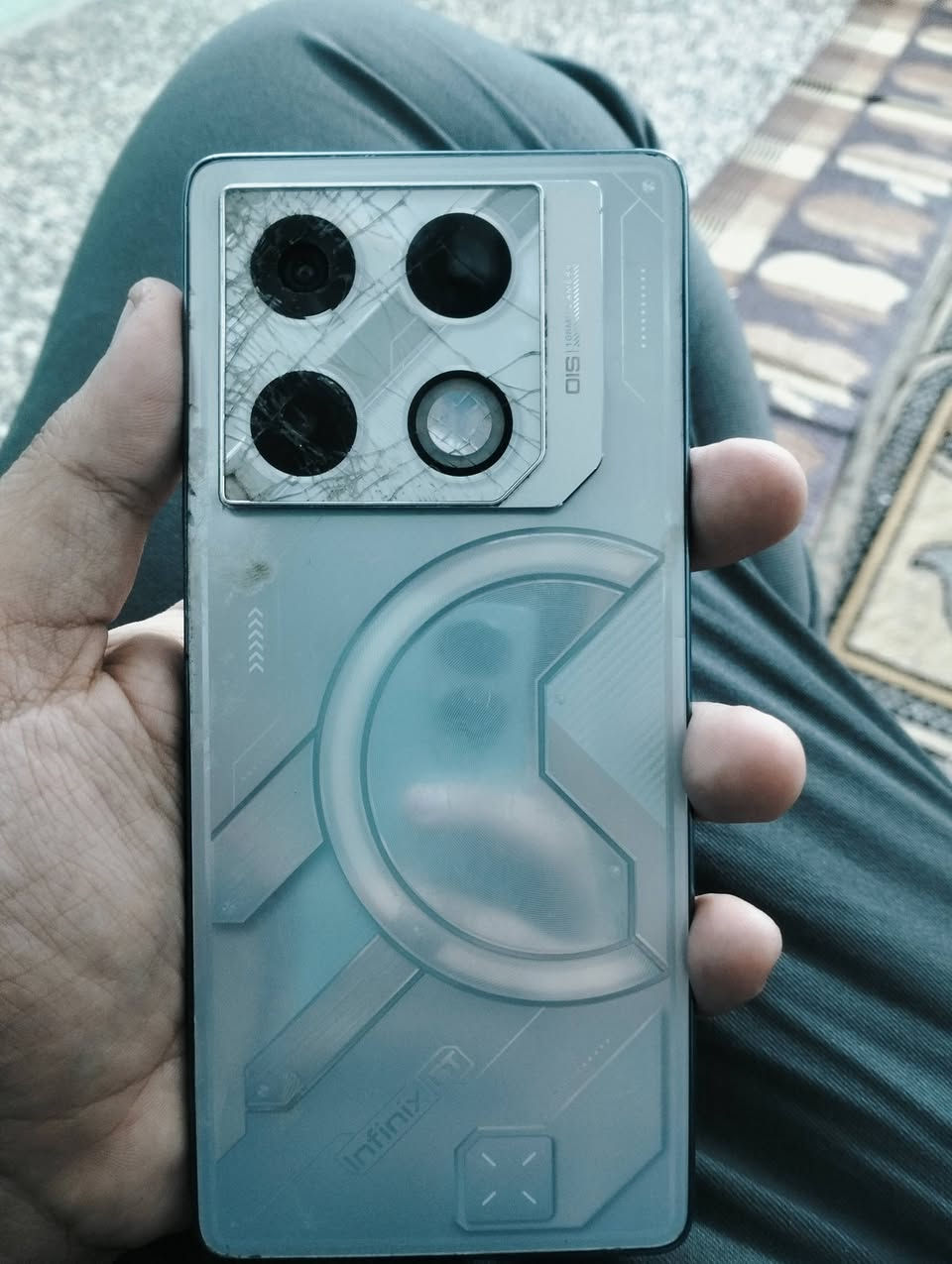 سلام عليكم جي تي 20 بروس للبيع جهاز ضهر ماله لازم تبدله أو تبقي علئ حطه انته بكيفك وشاشه مرفوعه شويه من أطراف بس شغاله وشاشه اصليه لا مكسوره ولا شيء ولبصمه شغاله سعره150 الف  رقم *********** واتس اب فقط يوجد توصيل لجميع محافضات ويه كارتونه فقط
