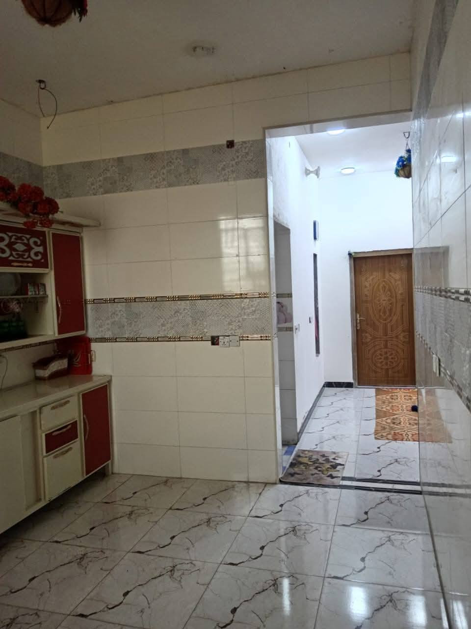 ♦️دار للبيع 🏠 دار للبيع♦️
💥عويسيان المساحه 300متر بناء 160متر مع قطعه بصف البيت 140متر مسيجه على النهر طابو زراعي عراقي سند 25  يتكون غرفتين وصاله ومطبخ واستقبال وصحيات وكراج السعر 85 للتواصل واتساب فقط متواجد ***********
