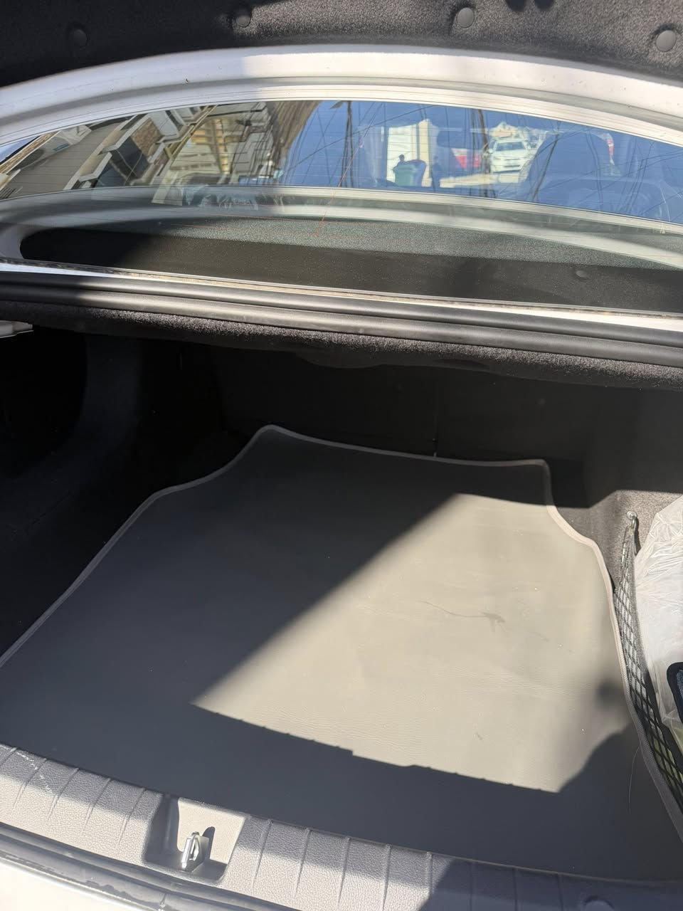 السلام عليكم BYD دستروير رقم بغداد بأسمي مكفوله ماشيه 6000 مدوشمه كاعيه وصندوق وكشنات وبيها كاعيات اصليه ومنزل برامج كامله وتعريب شاشه غراضها كامله شاحنه ومنفاخ وكارت يعني تستلم جاهز وشرط التحويل 
مكاني بغداد الجديده 
***********
السعر 19100
