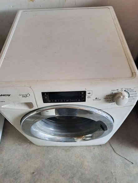 للبيع غسالة ملابس تماتيك 
شرط الشغل والنظافة 100%
حديث شاشة لمس 13كيلو 
225الف بيها مجال للشراية 
***********واتس
***********واتس
