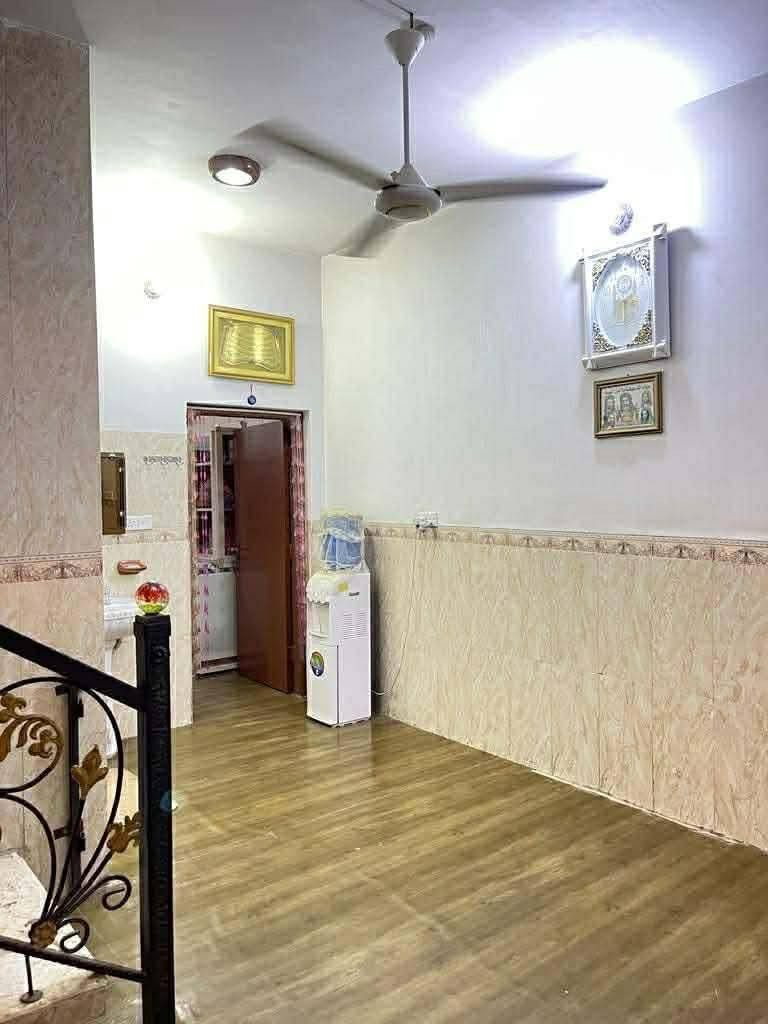 بيع مستعجل مستعجل تم تنزيل من سعر بيت  بسبب ضرف من 127 الى 115 قفل قفل  بيع مستعجل عقار للبيع ملك صرف مساحته 100متر 
واجهه 5 ونزال  20
عرض الشارع 10متر 
طابقين كامل ماكو نقص 
الطابق الارضي استقبال وكلدور وصحيات ومطبخ والارضيه كاشي 
والطابق الثاني غرفتين وكلدور وصحيات يبعد عن شارع 60 تقريباً 350 م البيت نظيف بناء 2015
العنون شارع 60 شارع الكرينات عمود 209
رقم التلفون /*********** شراي يتصل على الرقم يكول من طرف دعاء امانه الله ورسوله عليه يكول
