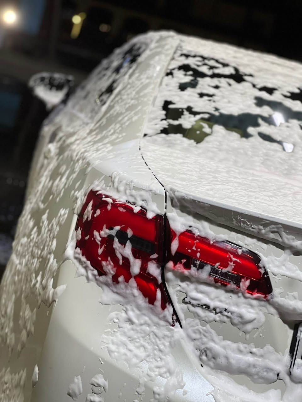 کامیری ٢٠١٤ خلیجی سی پارچەی پیشی پارچە رەش گۆرایە لەگەر سندوق تەنیا بن جیگای رەقەم سبوغە بەشەرتی سۆنەر داخلی نەگرتوە ئیرباگی نەتەقیوە گیرو مەکینە بەشەرت تەقەو رەقە بەشەرت چوارتایەی نوی لەسەرە ویلی سپۆرتە بەگ لایتی  سپۆرتە ١٩٠ هەزار رۆشتوە مالی دۆستە یەک دینار مەسروفی تیدا نیە نرخی سەیارەکەش ١٣٦$ مەجال بۆ زانیاری زیاتر پەیوەندی بکە بە *********** أربيل, العراق
