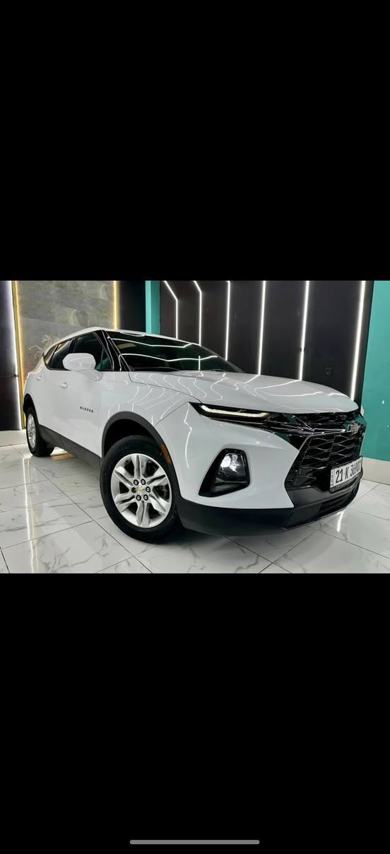 بلايزر 2021
محرك 4 سلندر 2500 تنفس طبيعي 
بدون ايرباك 
ماشية 57 الف ميل
مواصفات LT
حادثها حلو بدون دواخل موضح بالصور والسونار مرفق مع الصور
 المفروض قطعة وحدة صبغ بس بالامارات 3 قطع نصبغت الجاملغ مبدل ومصبوغ والباب بيها طخة بسيطة ونصبغت والبنيد نطخ بالشحن وايضا نصبغ 
السعر 168$
مكان السيارة ديالى خانقين
للتواصل ***********
