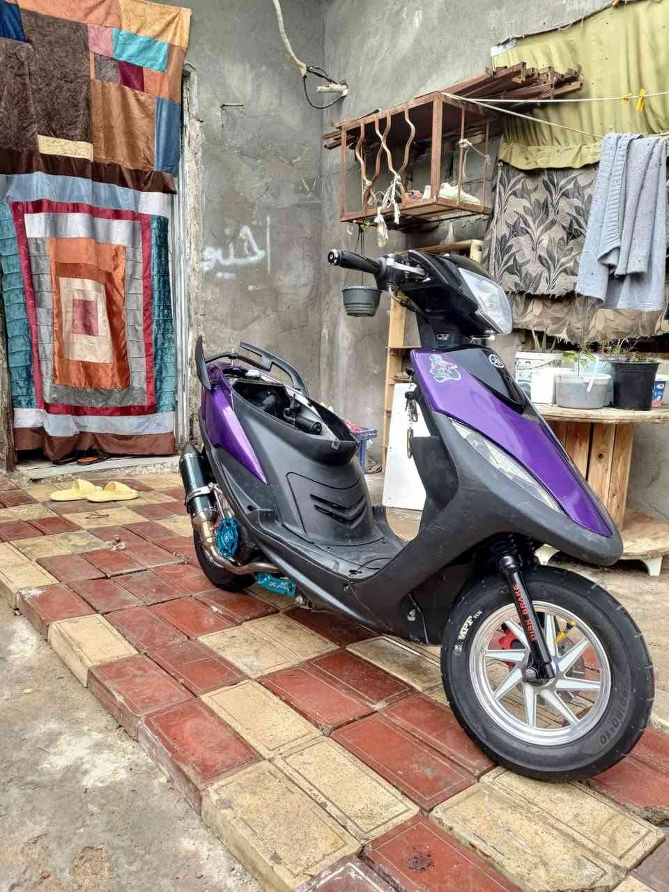 سلام عليكم اخواني
دراجه مكينه بلاد ما ملعوب بيها 
كفرات كلها ختم واحد اويالا ختم 
نيكل وبيض 
سبايدر  خفاش 
تايرات جلاتين 
اكزوز رياضي فتحتين ABE 
كلجات RS100 اصليات 
كلوب زنون 
سواد اسود شيال قصير تايون 
قبق فلاوين تايوان قطرت دهن 
حبايب دراجه ما ملعوب بيها 
ولا فصلات ولا مشي سريع
حدي من شغل للبيت  مكينه 49 بلاد 
عنواني البصره الجزيره الريان  تجي وتشوف واني 
بخدمتكم سعرها 775 وبيها مجال للطيبين  
اكفلها من سرقه وكفلها من كلشي 
سبب محتاج وبعتها ولي مو شراي وميعرف الغراض 
البيها ومو خبره لا يتصل ويكسر بيها 
***********
