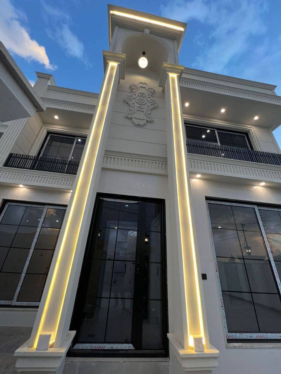 منزلين فول مواصفات للبيع في أربيل منطقة خمسه حصاروك 200م ركن+150م ع شارع 20 مقابل حديقة 
يتكون:-
6غرف
أستقبال
صالة
مطبخ
مجموعة 
للاستفسار:-
***********
***********
***********
**********************
في حال لم يتوافق العقار مع رغبتكم او لم يكن بقدر امكانيتكم زوروا موقعنا على تلكرام للتصفح على اكثر عدد من العقارات المتوفرة•https://t.me/miran_48
