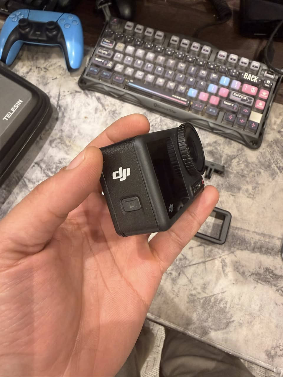 السلام عليكم للبيع كامره DJI ACTION 4
مستعمله اخت الجديده كلش نضيفه ستاندر  
بطاريتين  مال 5 اكبر من بطاريه العاديه جدد غير مستعملات  وكيج 
عنواني بغداد بسمايه واكو توصيل 
***********
