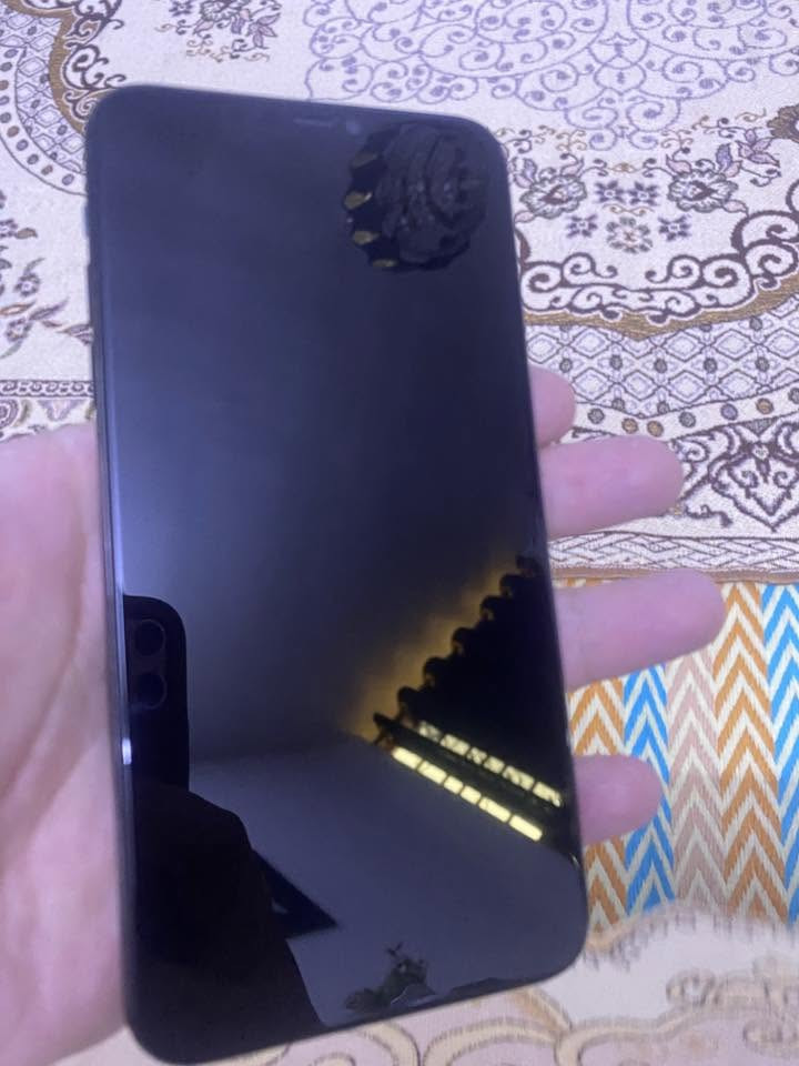 السلام عليكم ايفون 11 بروماكس 256 مستبدل شاشه اصليه 3 خيارات وبطاريه اصليه بصمة شغاله وكلشي مابي
السعر 300 مكاني بغداد الكرخ 
***********
