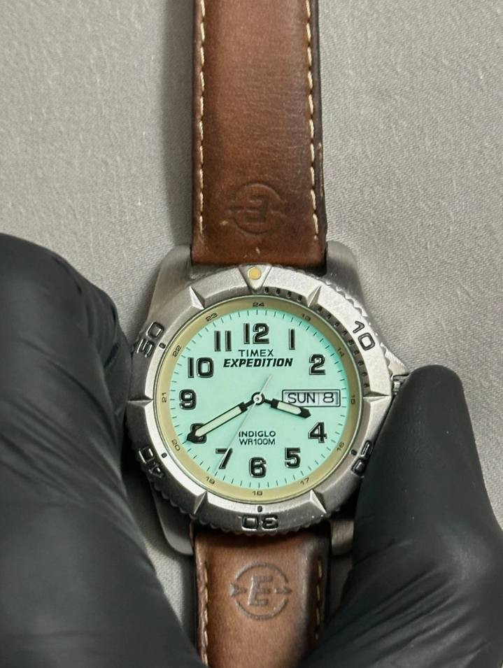 هذه هي صوره تعرض ساعه تايمكس
اكسبيديشن وتحتوي على نافذه اليوم والتاريخ وتحتوي اضاءه ليليه  زائدا زجاج  ضد الخدوش زفير وهيكل برنك دوار،،،من شركه تايمكس الامريكي


**إذا كنت صاحب هذا الإعلان وتريد حذفه لأي سبب، رجاءا أرسل رسالة إلى الدعم الفني**