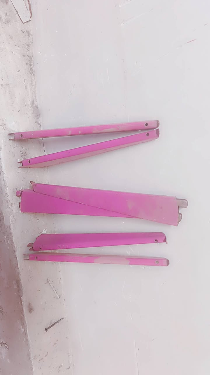 سلام عليكم  تصفيه محل  رفوف  +ألواح  خشب قياسات  مختلفه + اذرع ملابس  +اذرع ستان  احزمه   فإن  هواء عازل تراب  عنوان الشعب سوق شلال   أنسب  أسعار  اتصال ***********
