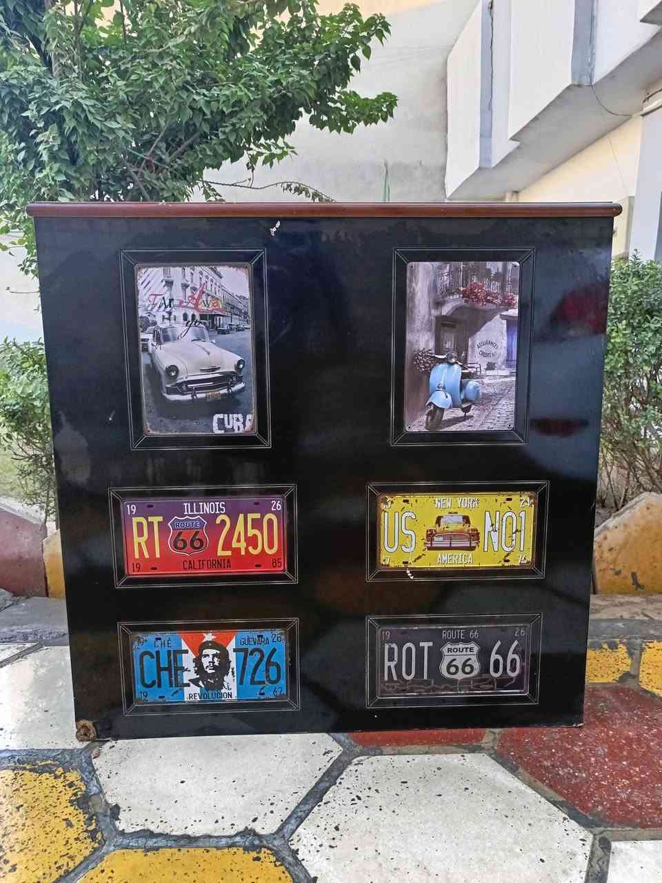 ميز مكتب او جم او مطعم او كوفي 
ميز مضيف مابيه شي 
العنوان بغداد مدينه الصدر الاورفلي 
سعر 75الف بيه مجال 
رقم الهاتف: ***********
