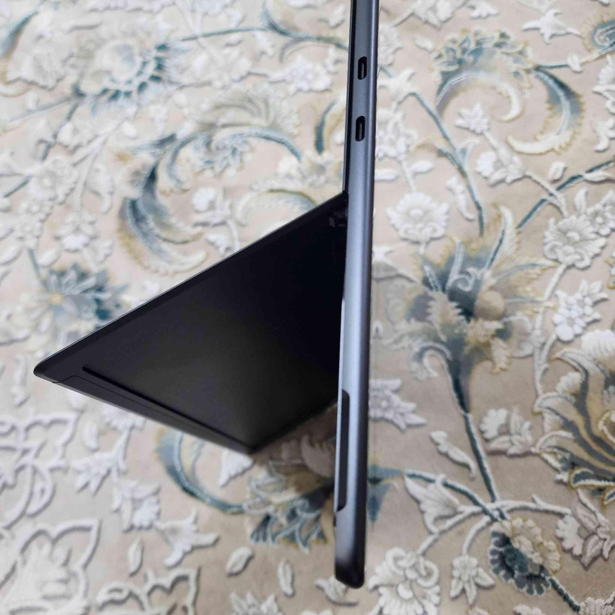 Microsoft Surface pro 11 
Snapdragon x plus (10 cores)
16 gb ram ddr6
512 gb disk 
13" touch screen 3k 120 Hz 

جهاز راقي من مايكروسوفت، مستعمل قليل جدا، نظافة 100%، شحن يدوم نهاري كامل مع أداء قوي... جهاز غني عن التعريف

السعر مليون و مية الف دینار ( الجهاز فقط)

لابتۆبێکی ناوازە، کەم بەکارهاتووە 100٪ خاوێنە، پێناسی ناوێ....

نرخی  ملیۆن و سەد هەزار دینار....


**إذا كنت صاحب هذا الإعلان وتريد حذفه لأي سبب، رجاءا أرسل رسالة إلى الدعم الفني**