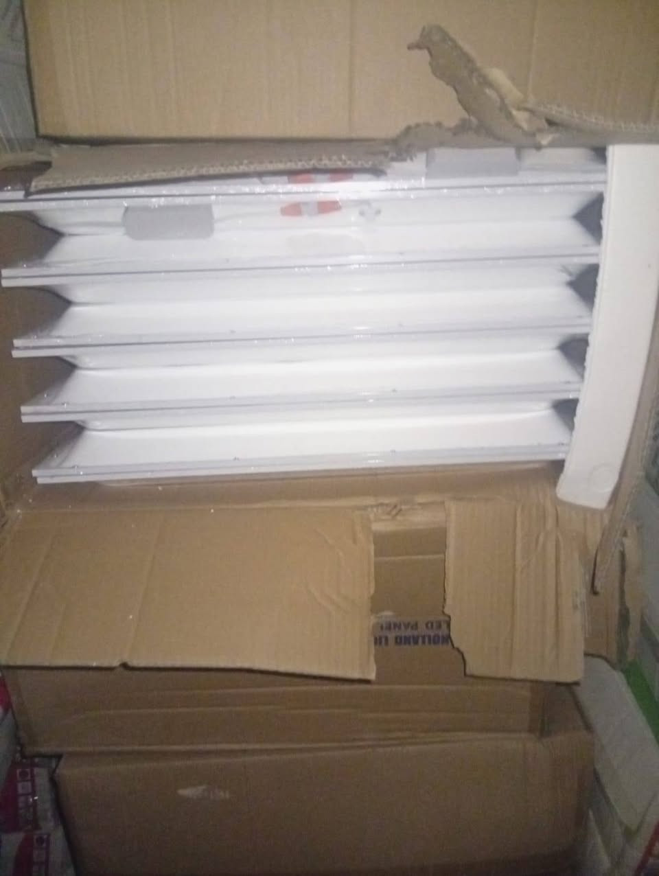 السلام عليكم متوفر شمعات سقف ثانوي للبيع العدد 240قطعه ***********
