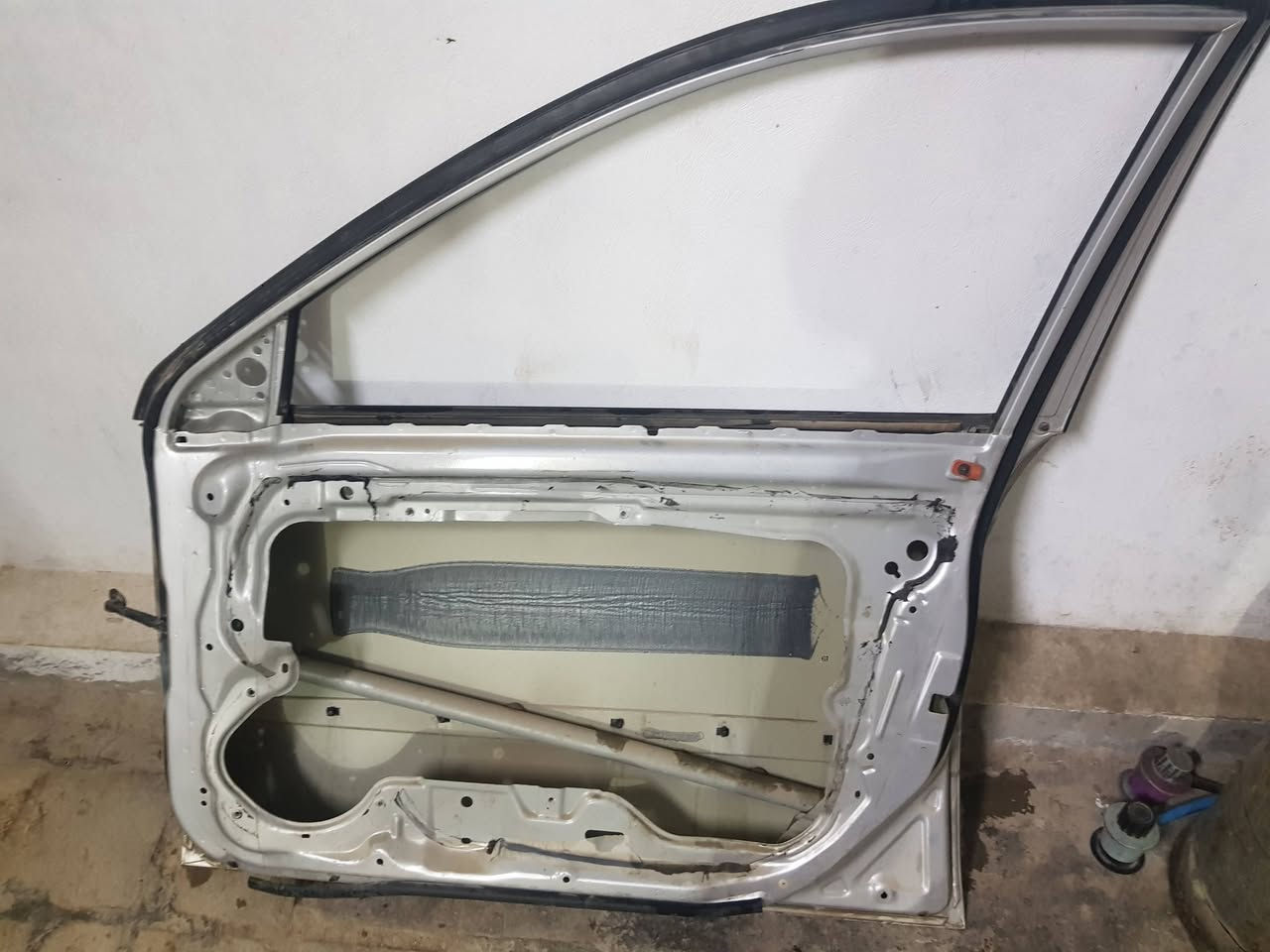 سلام عليكم باب سبكترا او سيراتو لون رصاصي شرط النضافة ٩٠% او اقل بي شخوط خفيفة تروح بالبوليش  للبيع سعرة ٥٠ وبي مجال الي يحتاجة يراسلني خاص او يتصل *********** ويدلل مكاني بالنجف
