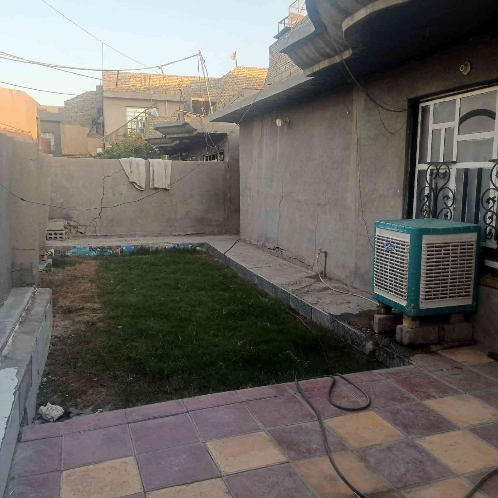 سلام عليكم بسببب الوعود الكاذبه 
قطعة ارض تجاريه على طريق حله بغداد القديم 
مساحه القطعه هيه والبيت ٤٠٠ ميت متر وجهيه ١٦ نزال ٢٥ 
سند ٢٥ 
الا ستفسار والسعر ***********
