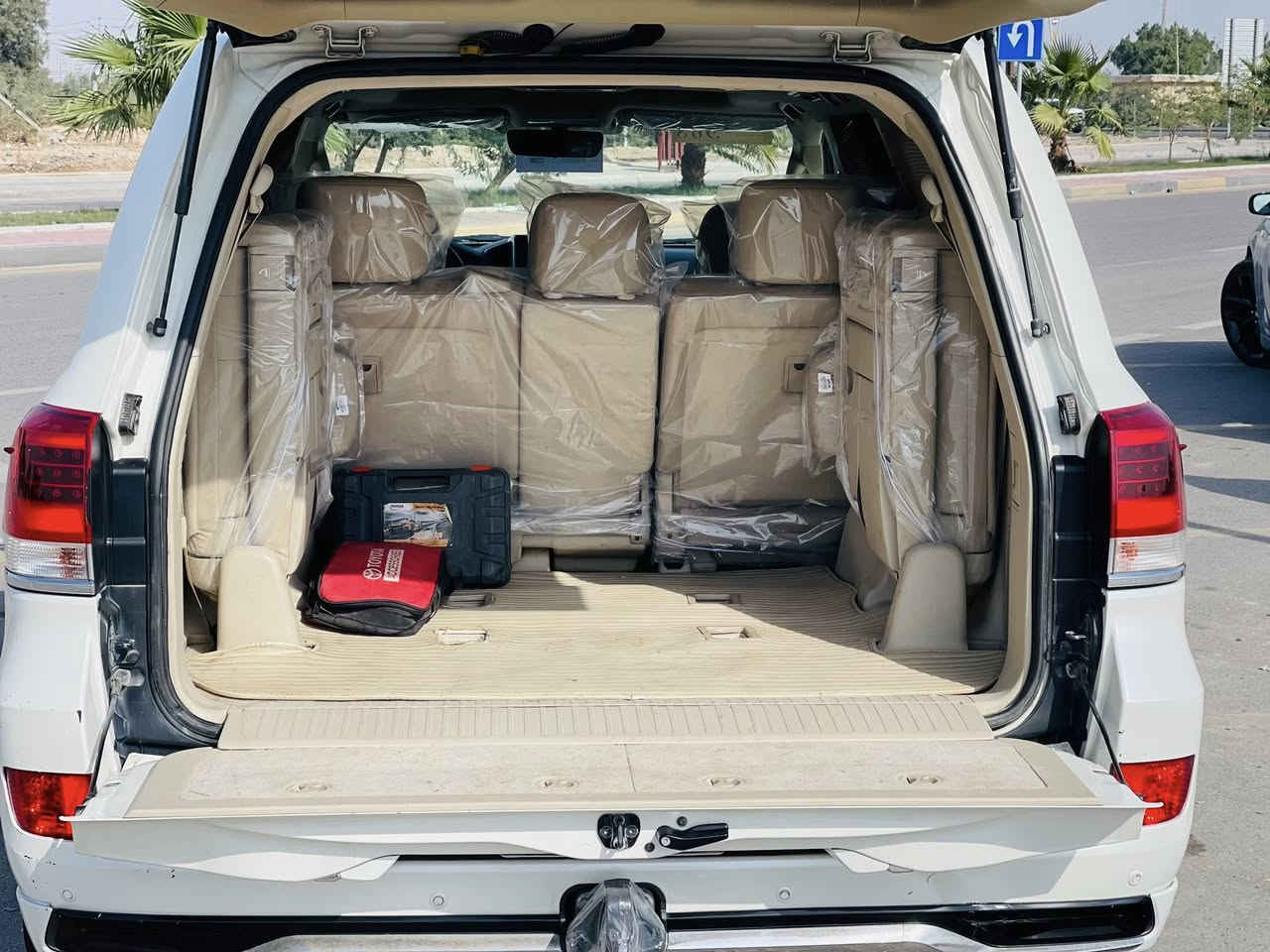 السلام وعليكم لاندكروز للبيع مـديل2018 السيـارة مكينة8 السيارةفئـة وايت ايدشن السـيارة كفـالة رقـم بغداد تحويل ثاني يـوم رقم الهـاتف:***********مكان السـيارة بصـرة.
