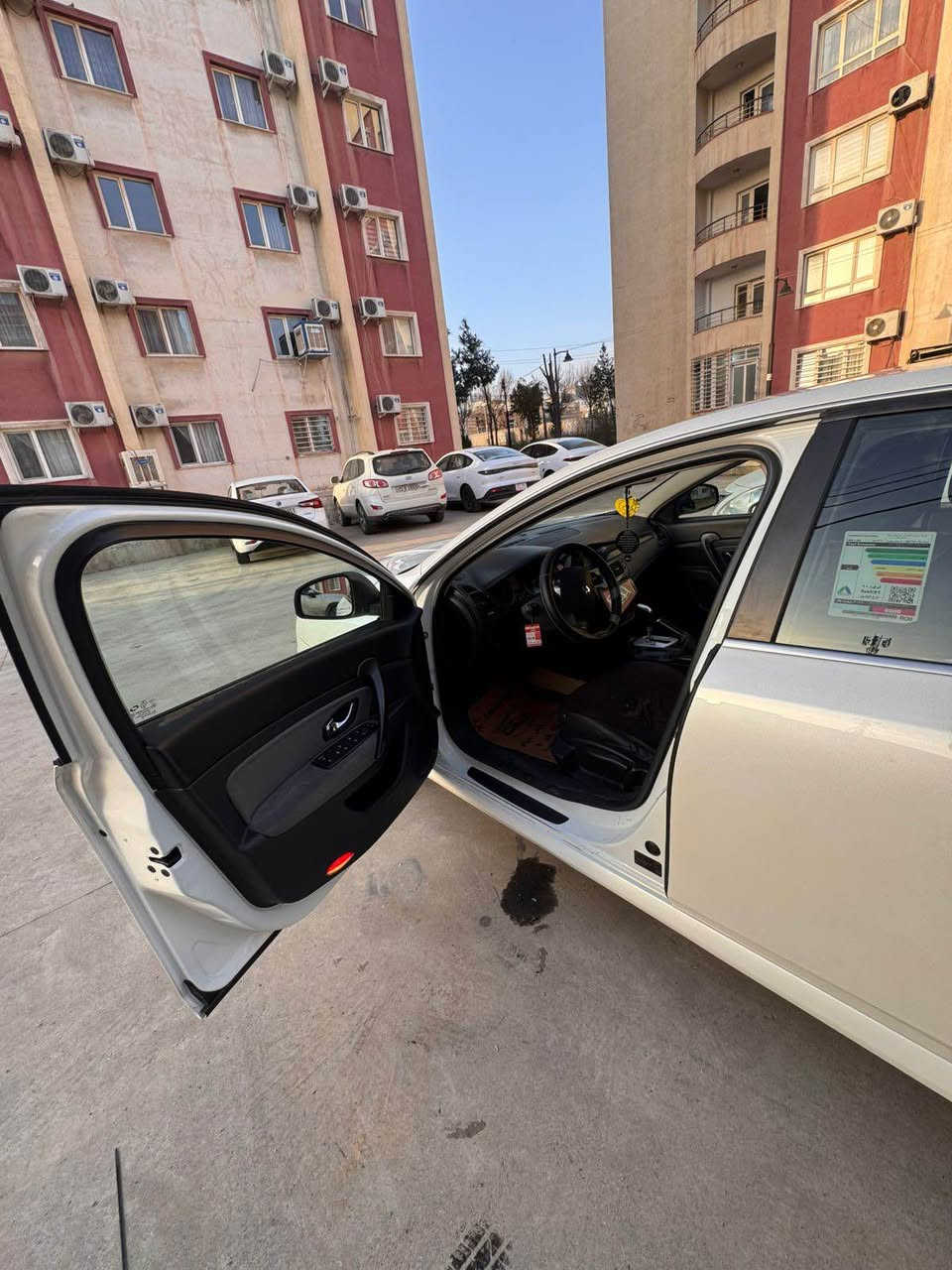 Renault safran 
model 2015 
 sanawe ta 27 tazaya 
boyaxi nia yak bst sardi haya
***********
١٠٧وەرەقەو مەجال 
سلێمانی السليمانية, العراق
