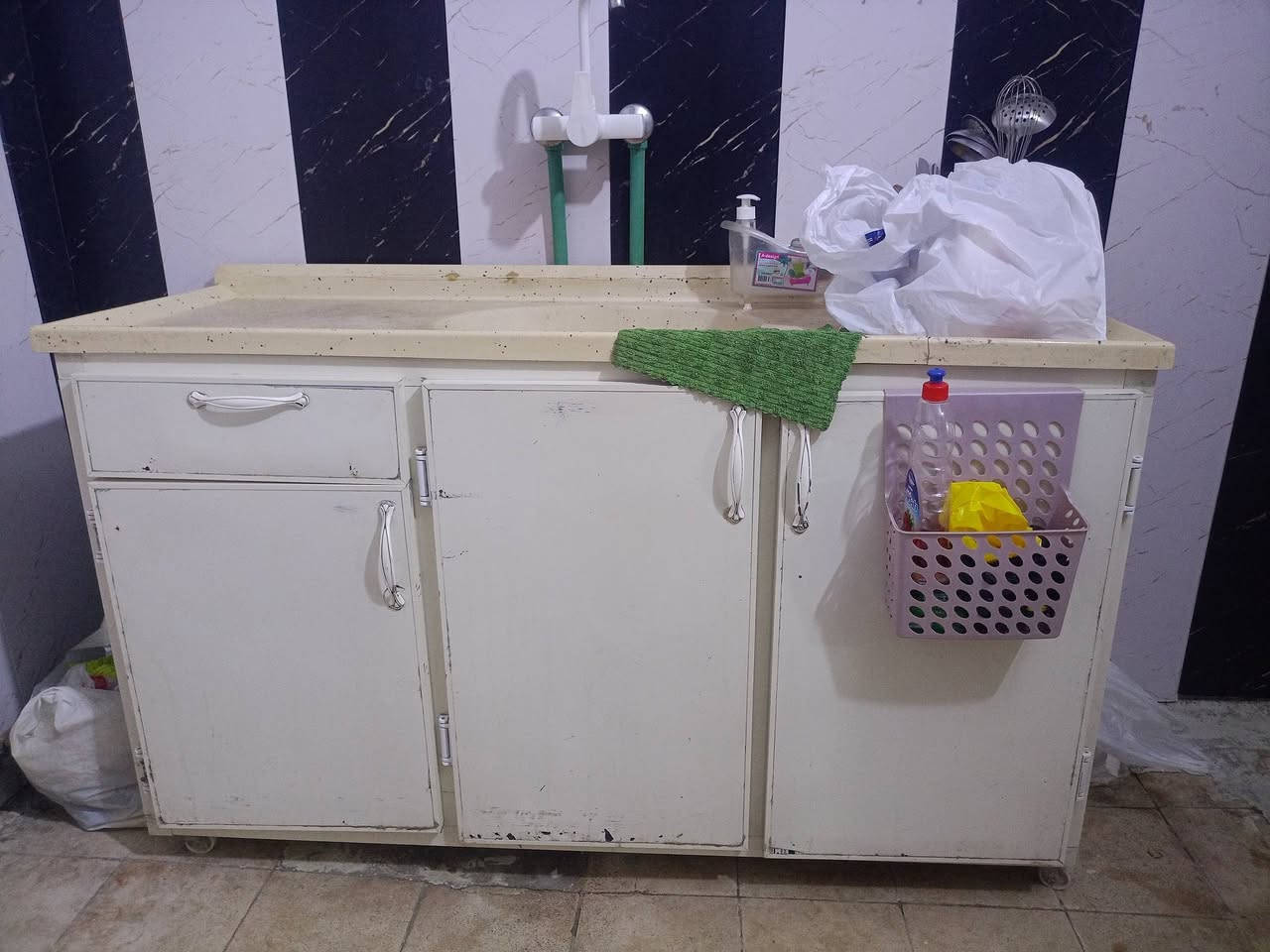 كاونتر + طباخ + مرشحة بنفس الوقت 
داخلة فرن كاونتر جديد ما مستخدم هواي للبيع 
ب350 الف وبي مجال بسيط 
***********
