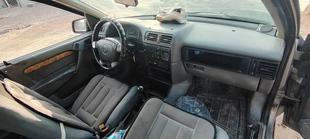 أوپل فكترا موديل 1994 محرك 20 اي عيب مابي سياره تبريد شغال سعرة 39 مكان سياره خانقين ***********
